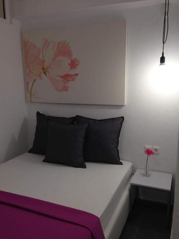 Łóżko lub łóżka w pokoju w obiekcie Philoxenia Suites