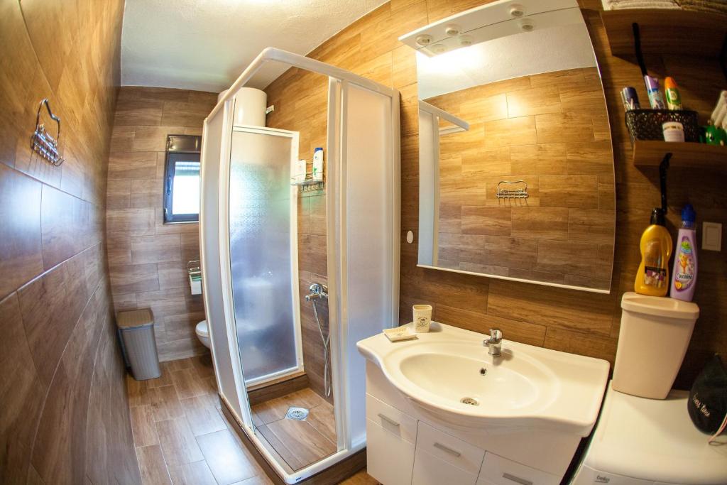 Vonios kambarys apgyvendinimo įstaigoje Apartment Bambo Tre Sorrele