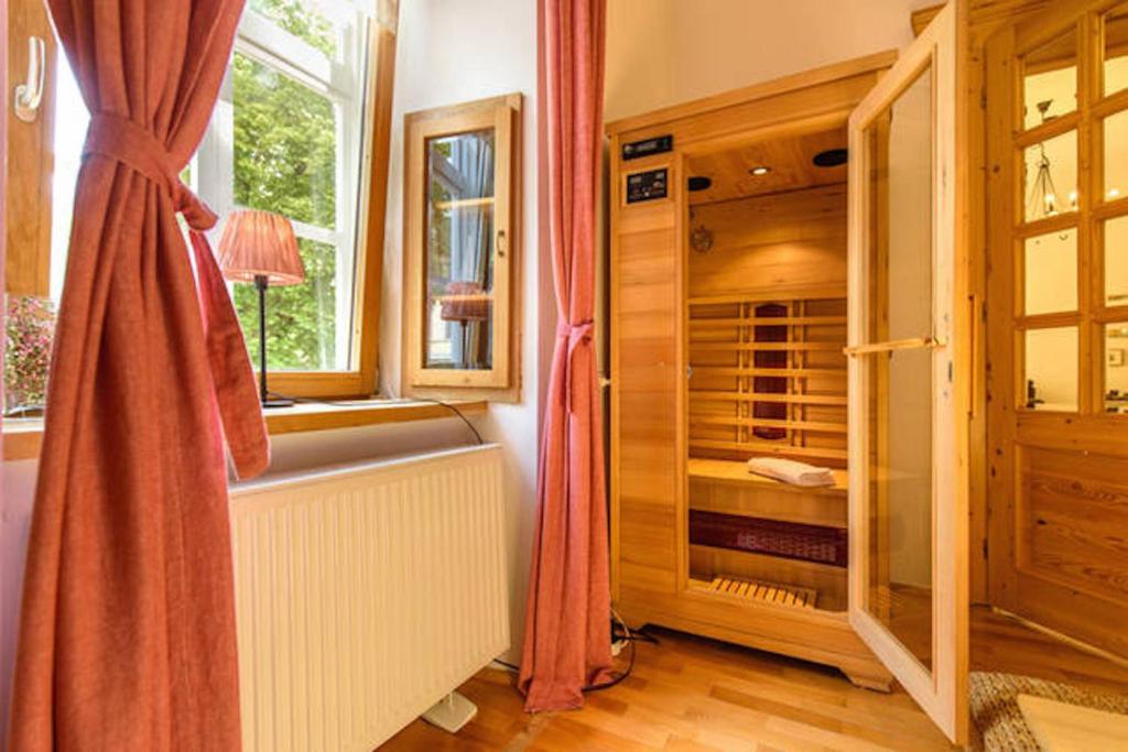 a room with a closet with a bench and a window at Transylvania Residence Brasov in Braşov