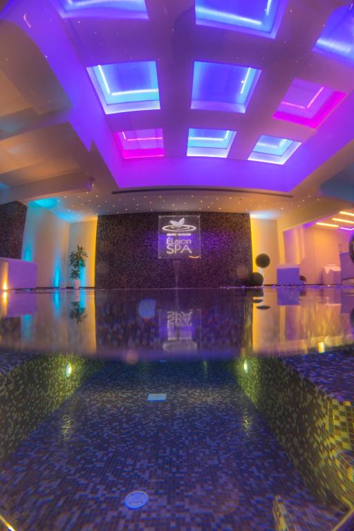 Bazén v ubytování Hotel Degli Ulivi nebo v jeho okolí