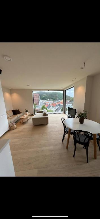a living room with a table and a couch at Sentral leilighet in Egersund