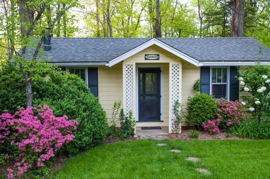 Orchard Inn - Boxwood Cottage