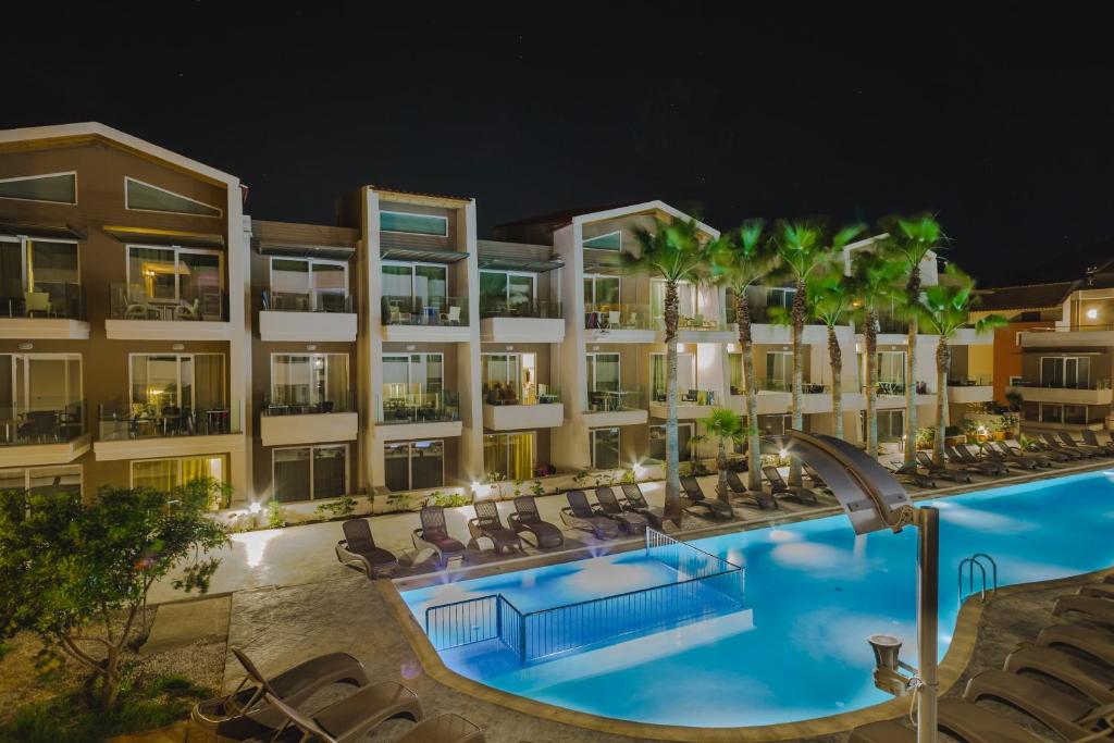 Bazén v ubytování Marika Hotel nebo v jeho okolí