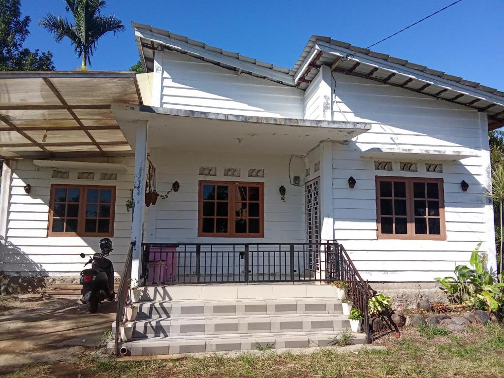 Το κτήριο όπου στεγάζεται  η βίλα