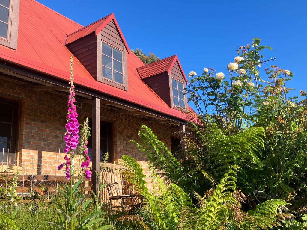 Κήπος έξω από το SeaHen Lodge