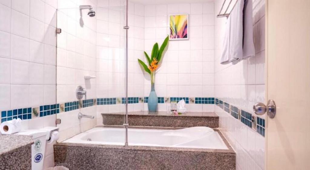 C & N Hotel Patong, Phuket - Resim 30