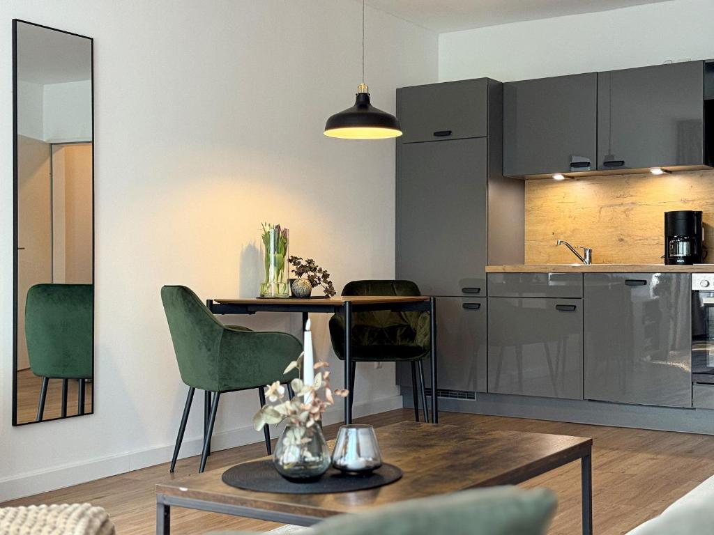 a kitchen and living room with a table and chairs at Kleine BergZeit in Sankt Andreasberg