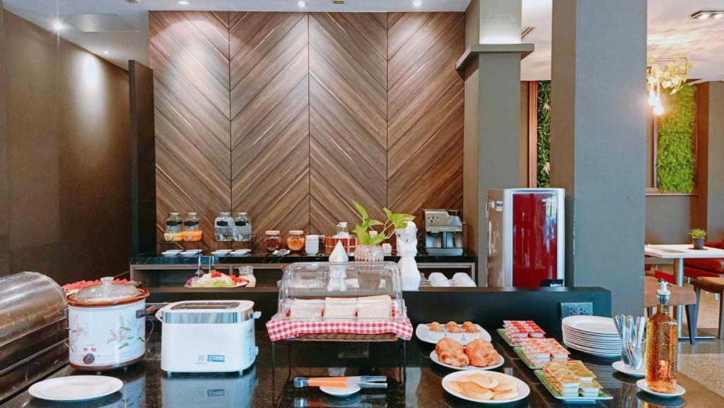 C & N Hotel Patong, Phuket - Resim 9