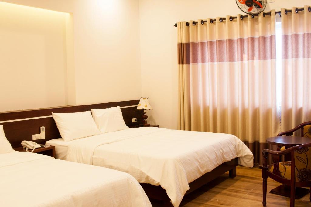 Postel nebo postele na pokoji v ubytování Phuong Linh Hotel