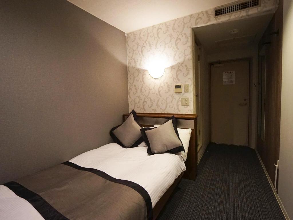 Postel nebo postele na pokoji v ubytování Hotel Areaone Kochi