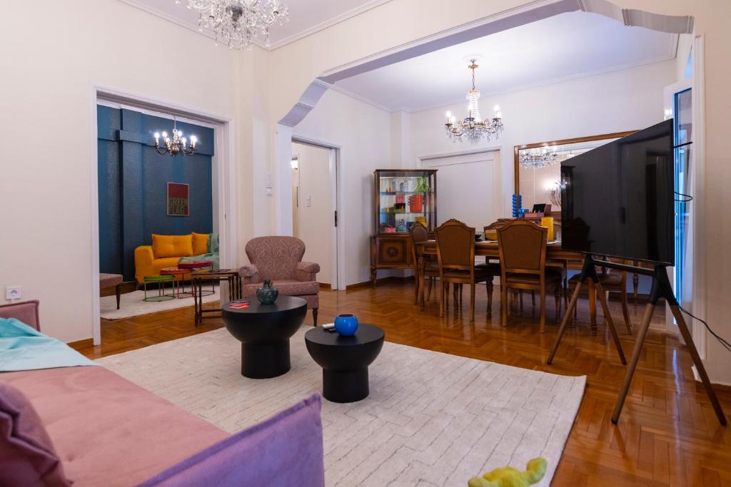 Retro Pop Classic 2 bed Luxury Hop to Acropolis