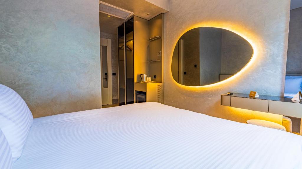 Four Hills Hotel - 8