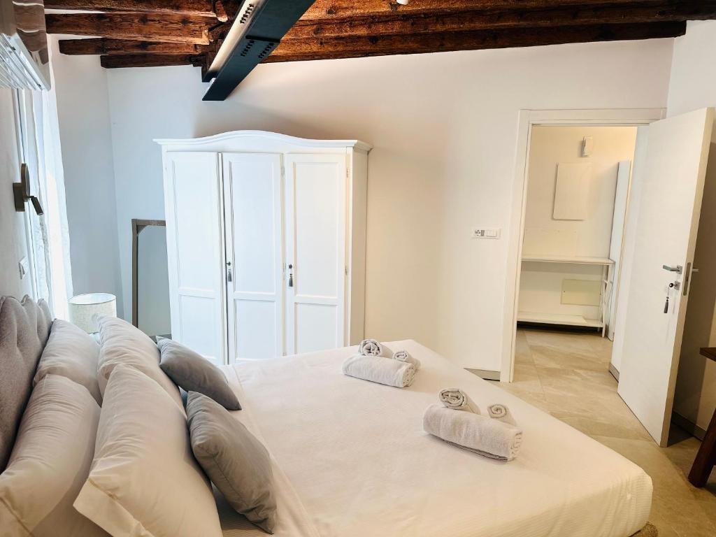 Rúm í herbergi á Casa Dolce Riva