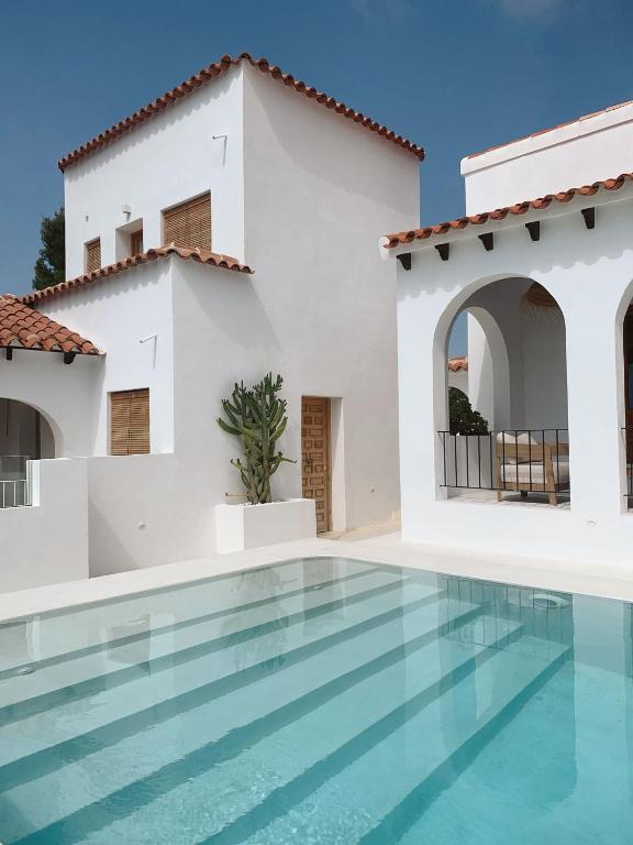 a villa with a swimming pool in front of a house at Casa mimo units altea in Altea