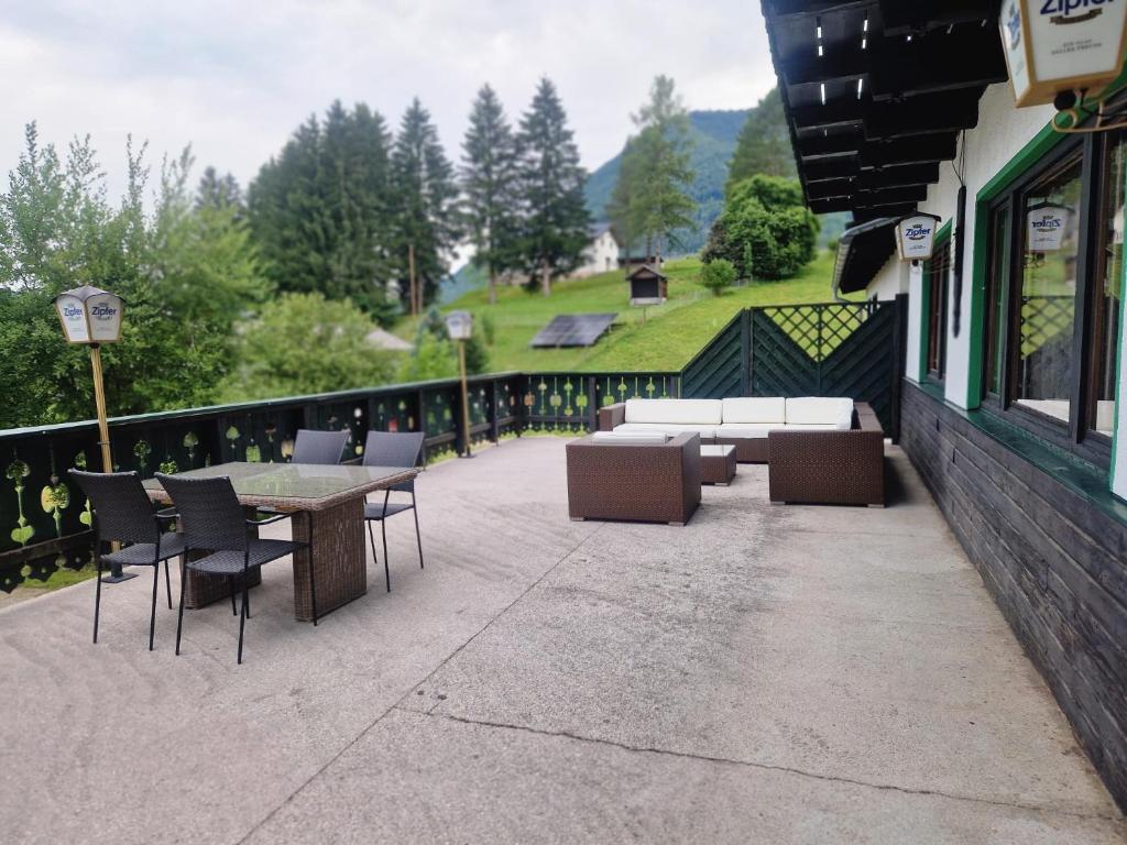 a patio with a table and chairs on a building at Gasthof Zaunerhof - Hotels en Appartementen in Grünau im Almtal