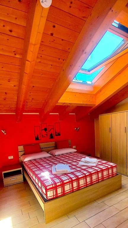Postel nebo postele na pokoji v ubytování ValtellinaSuite