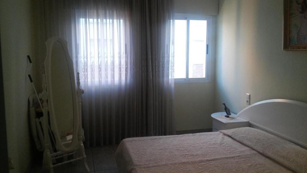 Postel nebo postele na pokoji v ubytování Passeig Maritim Apartment