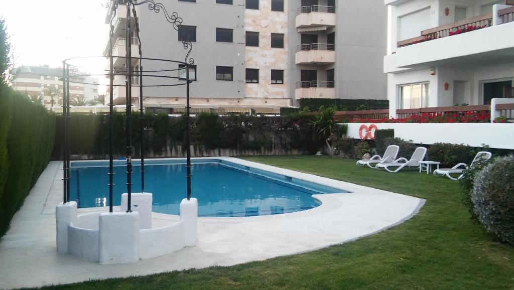 Bazén v ubytování Passeig Maritim Apartment nebo v jeho okolí