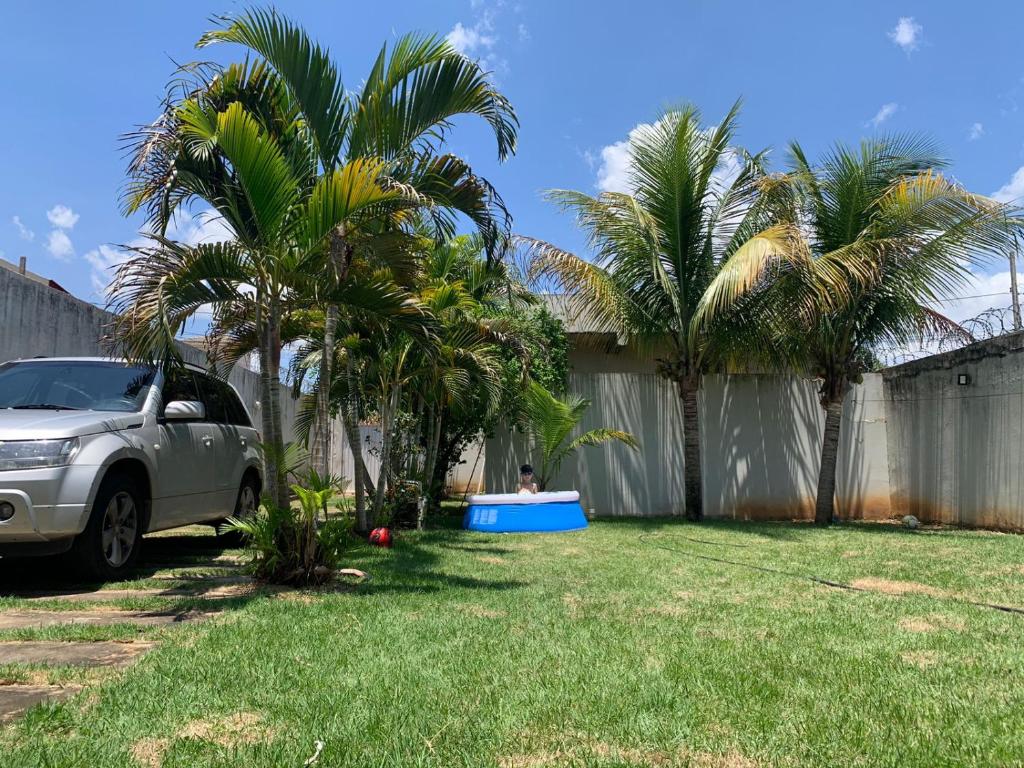 Taman di luar Casa Completa com ar condicionado, varanda e quintal