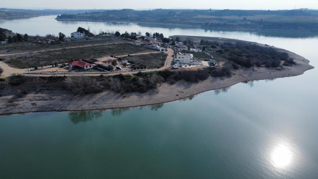 an island in the middle of a body of water at Iberfishing Apartmanok in Caspe
