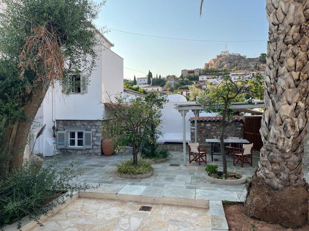 Nespecifikovaný výhled na hory nebo výhled na hory při pohledu z vily