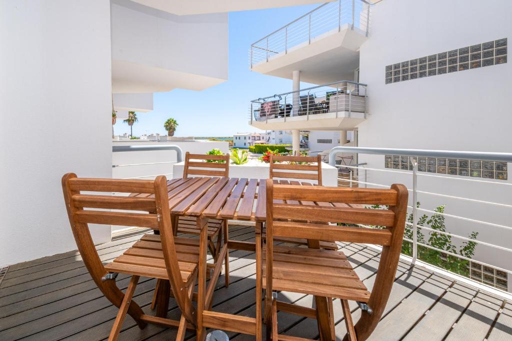 Apartamento Vista Mar no Golden Club com acesso Piscinas & Praia