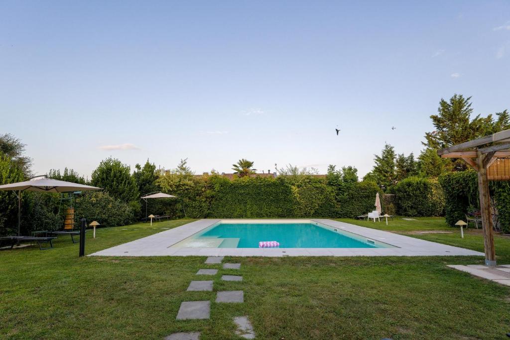 a swimming pool in the yard of a house at Pioppi Neri R&B in Felino
