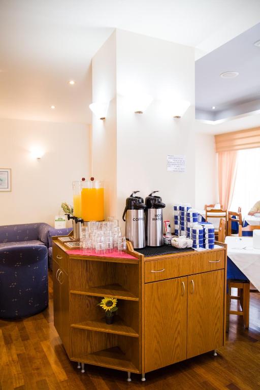 Príslušenstvo na prípravu kávy alebo čaju v ubytovaní Astali Hotel