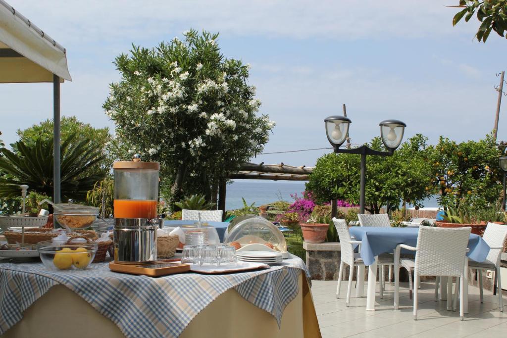 Nápoje v ubytování Hotel Maronti