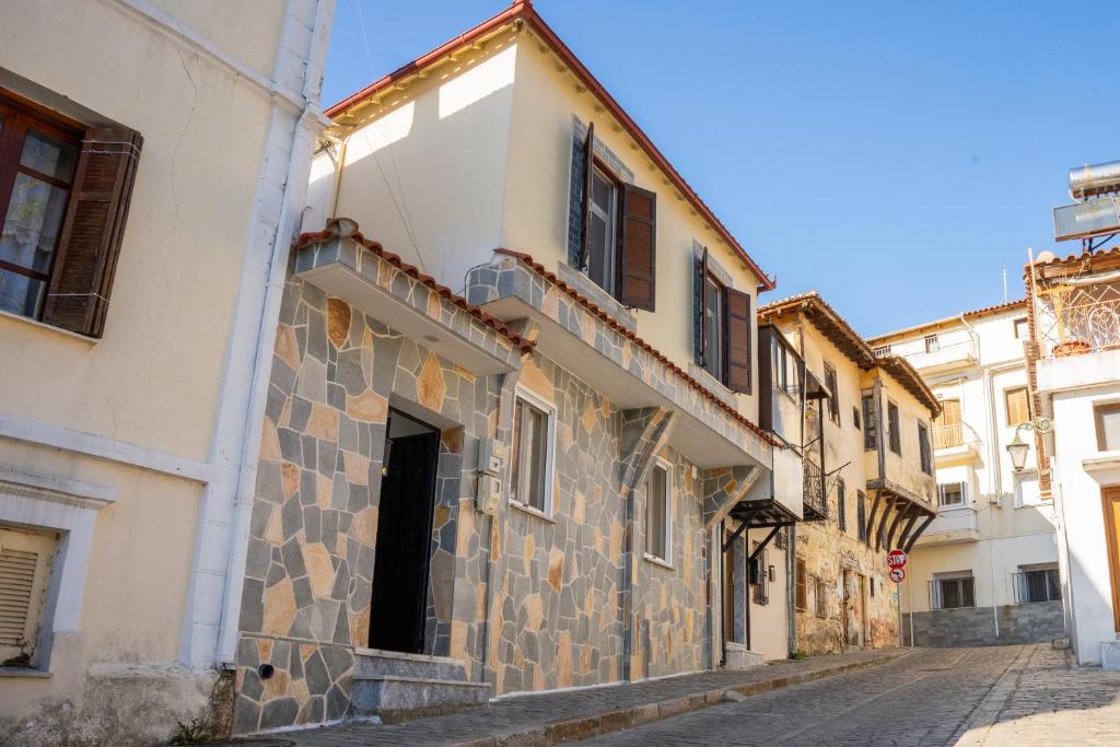 Το κτήριο όπου στεγάζεται  το διαμέρισμα