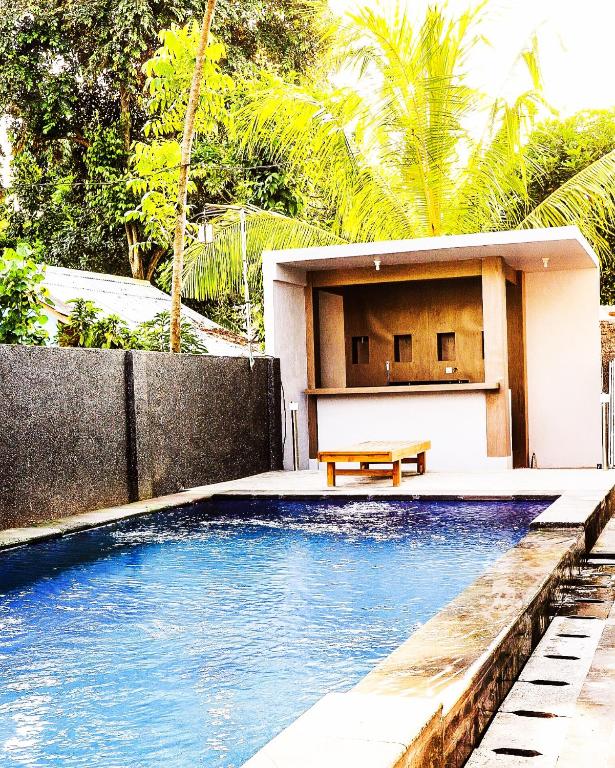 Bazén v ubytování Lazy Inn Kuta Lombok nebo v jeho okolí