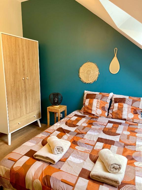 a bedroom with a bed with towels on it at Le Parisien in Le Mans