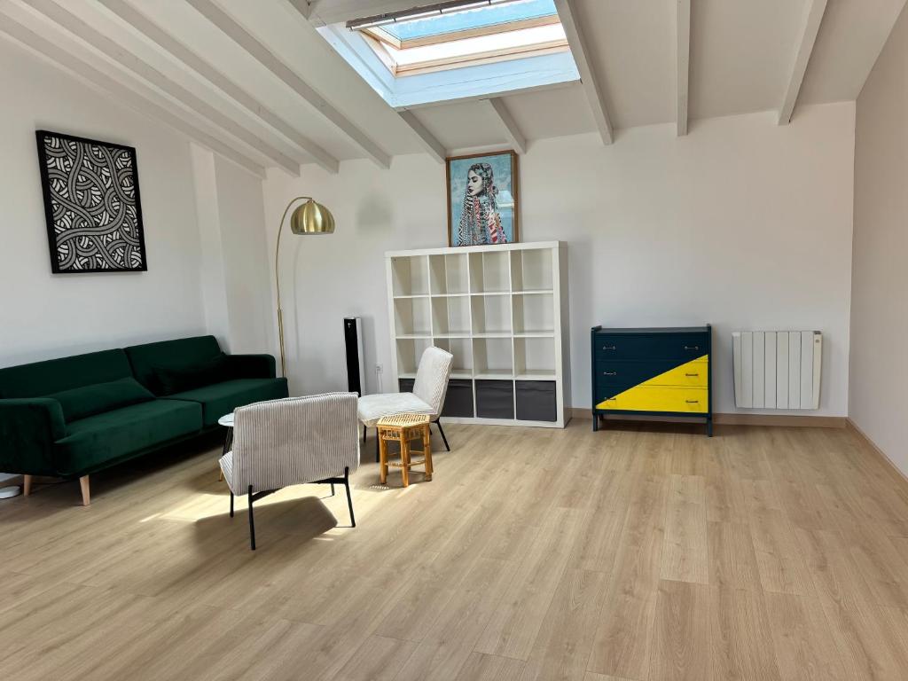 Bright Family Loft in Marseille 120 m2 3 Bedrooms