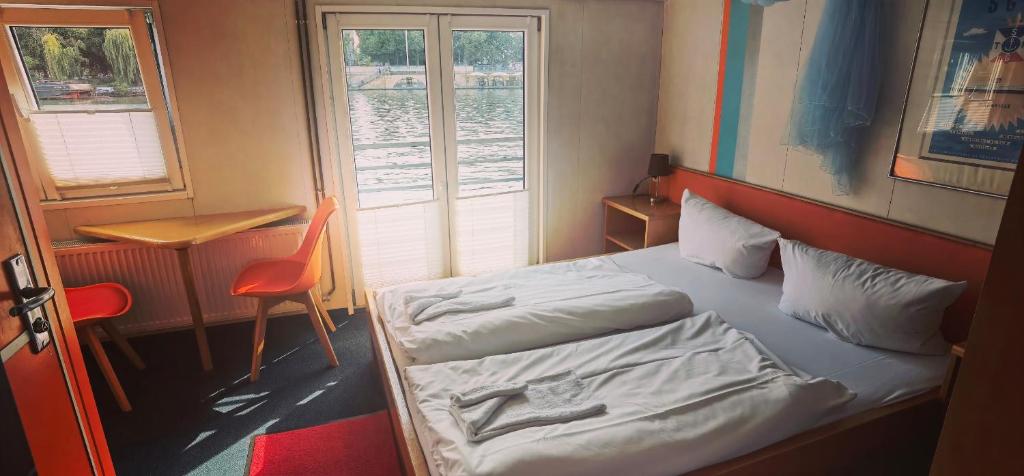 Shipotel-Berlin GmbH, Shipotel Eastern & Shipotel Western - 4