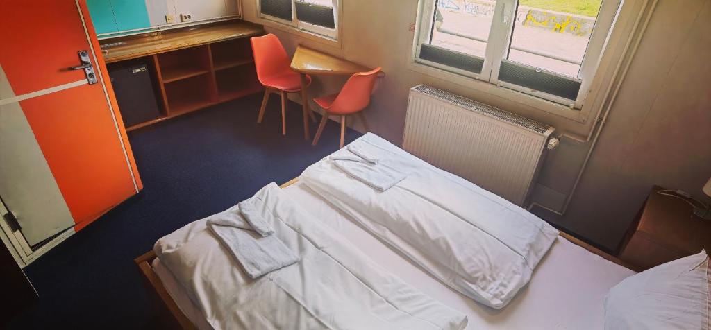 Shipotel-Berlin GmbH, Shipotel Eastern & Shipotel Western - 10