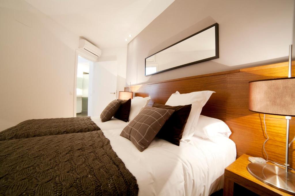 رزرو هتل و هاستل، Serennia Apartments Ramblas - Plaça Catalunya, 09197245266