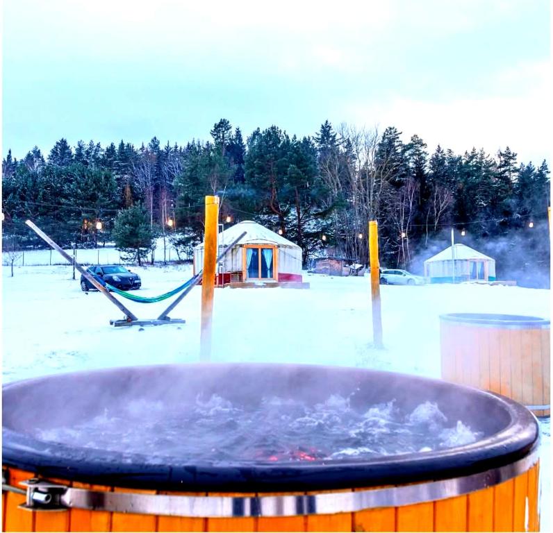 Glamping Niebiańska Osada Jurty Dolnośląskie trong mùa đông