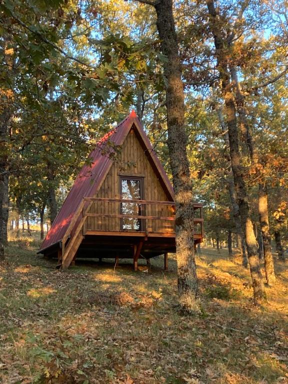 a cabin in the woods with a red roof at El Roble Glamping - Cabaña Alpina - Pet Friendly in Lagunilla
