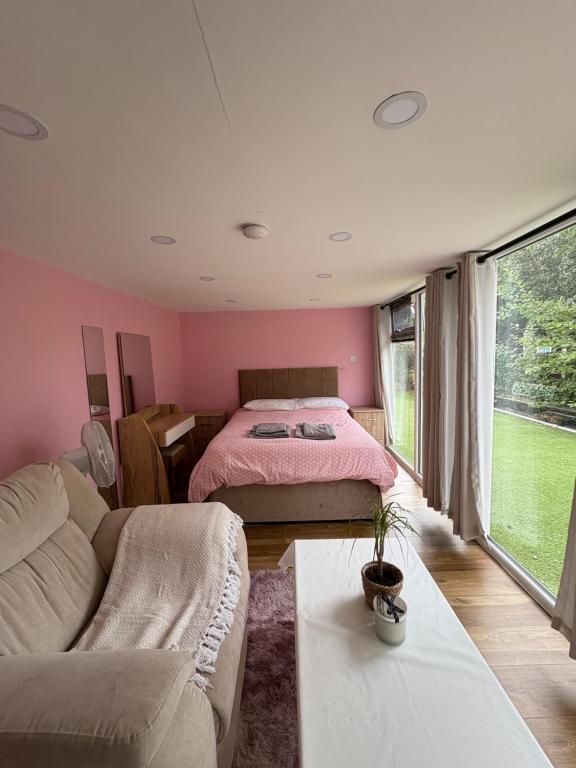 Ένα ή περισσότερα κρεβάτια σε δωμάτιο στο Private Garden guest house