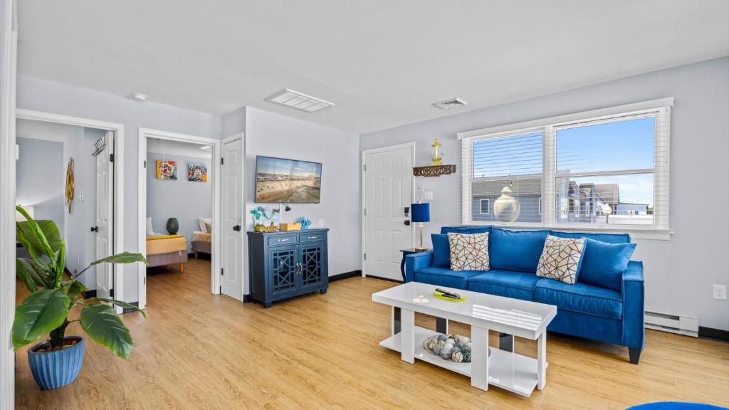 Χώρος καθιστικού στο Downtown Delight - Cozy 2 Bedroom in Ocean City