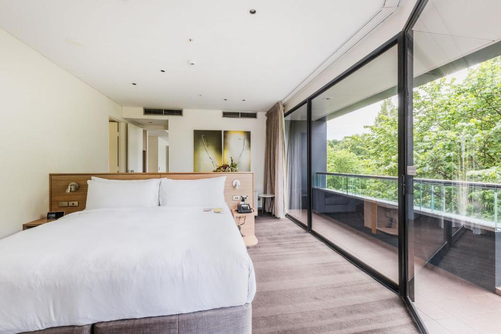 Crowne Plaza Canberra by IHG - Resim 4