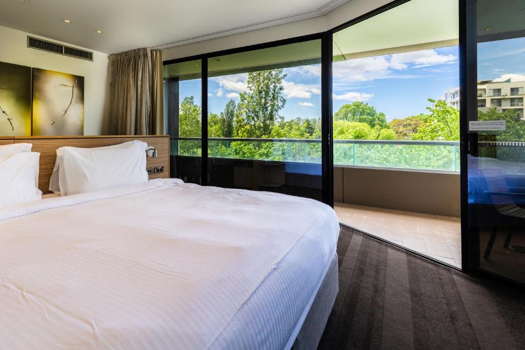 Crowne Plaza Canberra by IHG - Resim 5