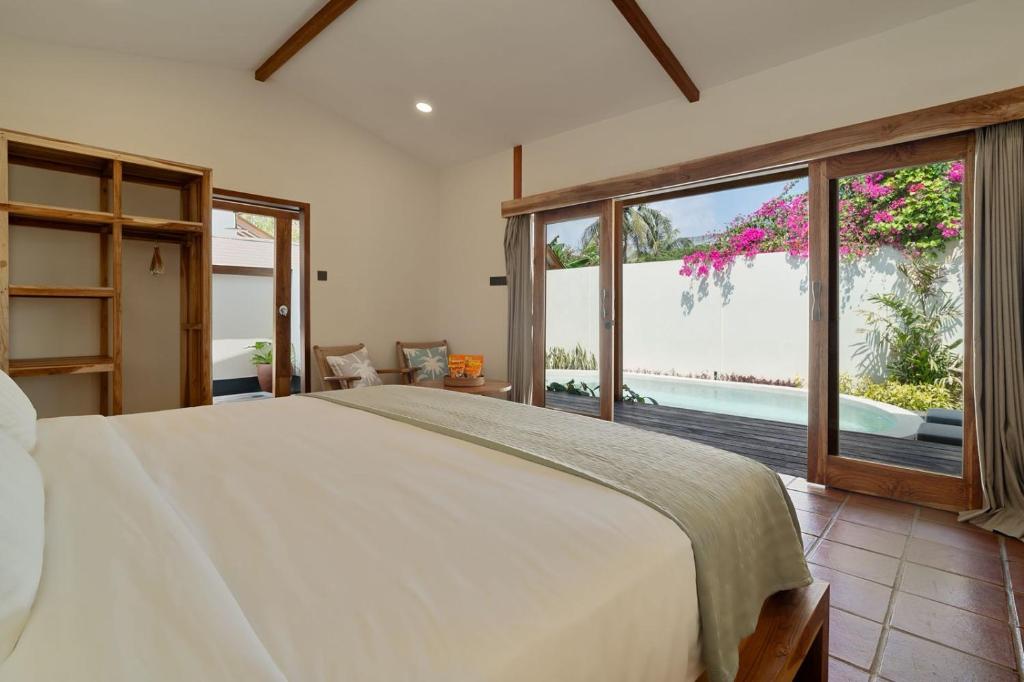 Gili Teak Beach Front Resort - 7