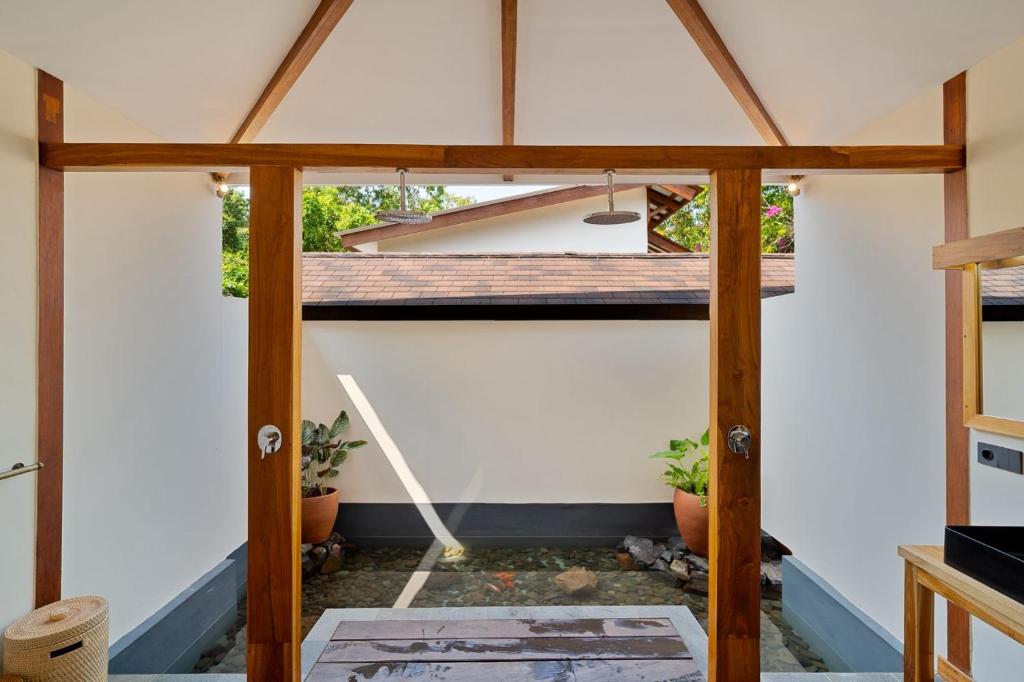 Gili Teak Beach Front Resort - 12