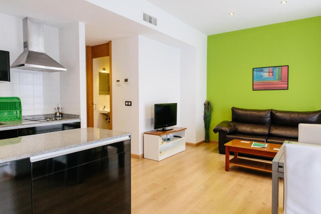 TV a/nebo společenská místnost v ubytování Apartamentos Tito San Agustin