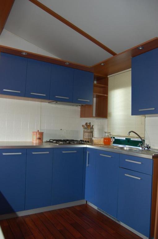 Kuchyň nebo kuchyňský kout v ubytování Camping Vallecrosia