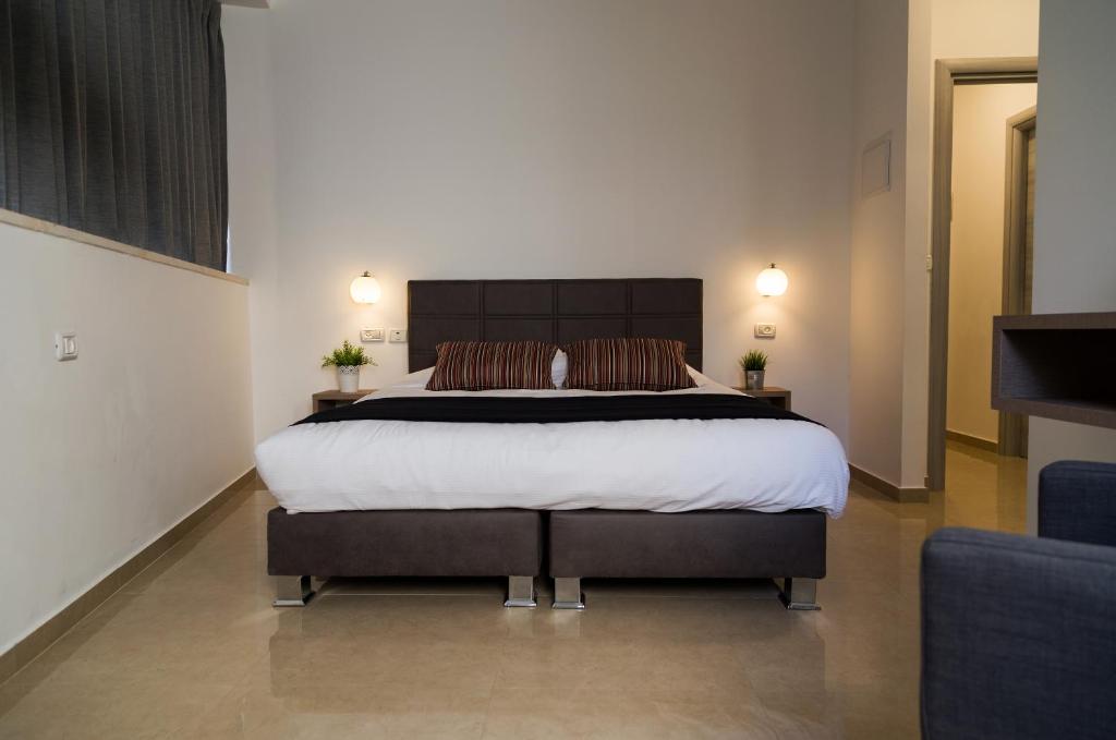 Postel nebo postele na pokoji v ubytování Johnny Hotel