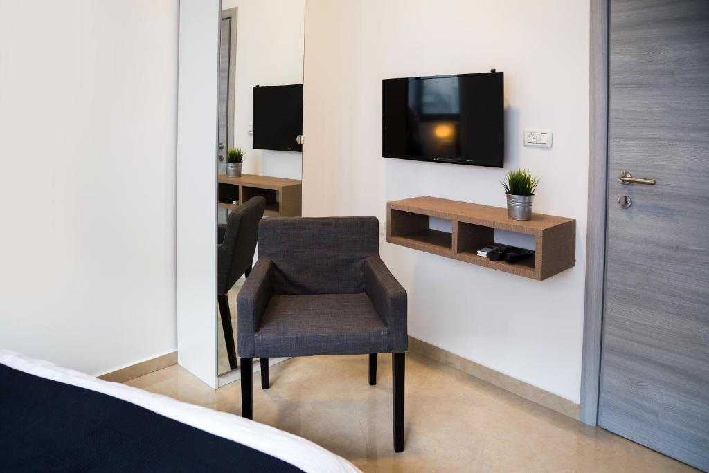 TV a/nebo společenská místnost v ubytování Johnny Hotel