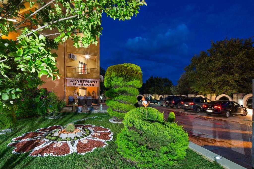 Zahrada ubytování Apartments Radević