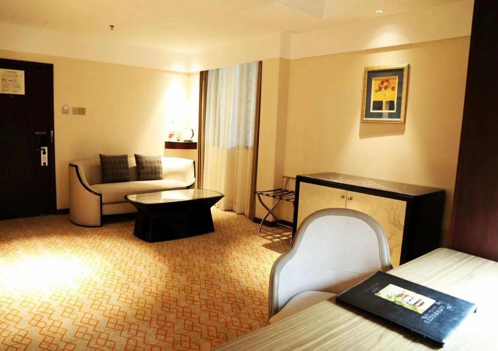 فضای داخلی Beijing Xixi Friendship Hotel is located on Xidan Commercial Street and close to Tiananmen Square and the Forbidden City در پکن - تصویر ۳